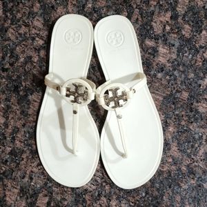 Tory Burch Mini Miller Jelly Sandal - Ivory. Size 8.